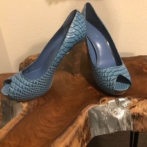 Peep toe 4” heels!